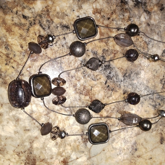 NY Collection 3 Layer Beaded Necklace - Picture 4 of 9